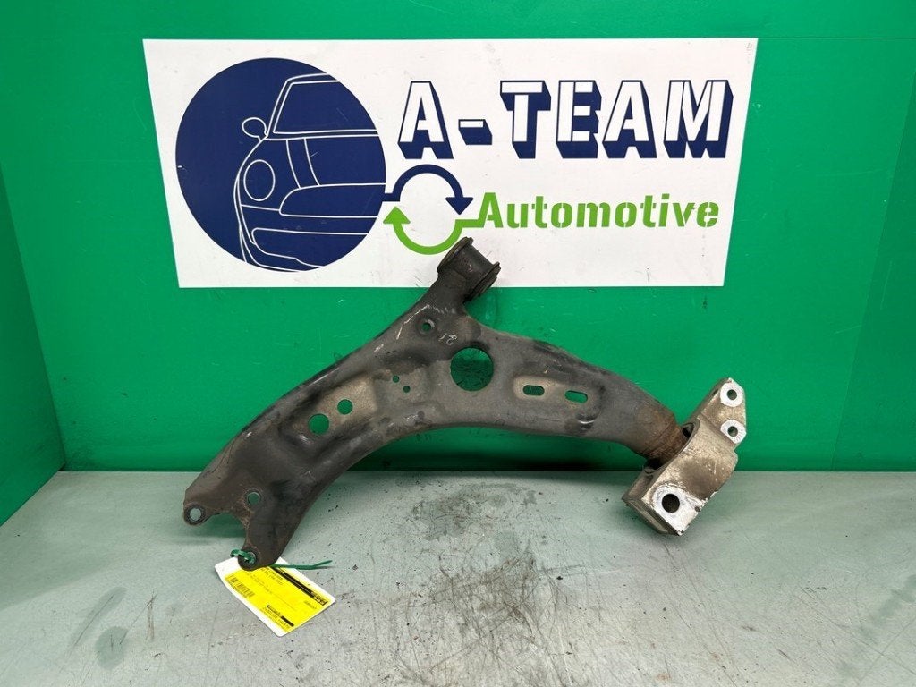 BRAS DE SUSPENSION AVANT GAUCHE (TRIANGLE) (|1K0407151BD|), Auto-Union-Straße  1,
85057  Ingolstadt, DE, Info@audi.de, Audi, Utilisé