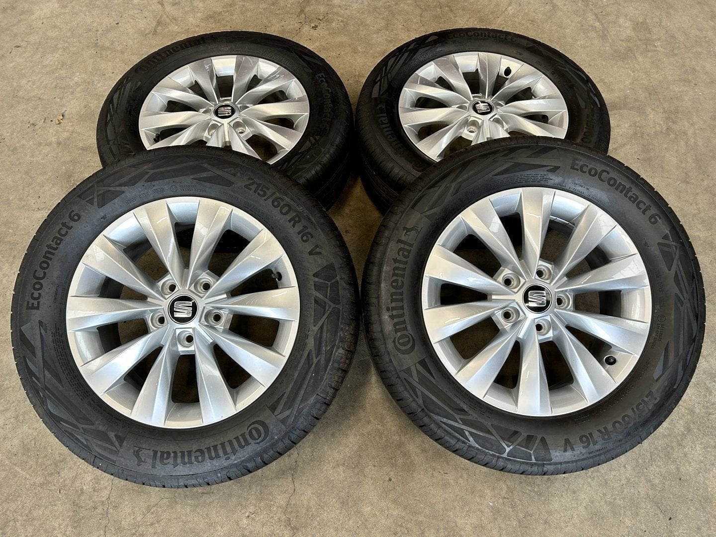 16 inch originele velgen + zomerbanden Karoq | Ateca | T-roc, Auto-onderdelen, -, Banden en Velgen, Ophalen of Verzenden, Gebruikt