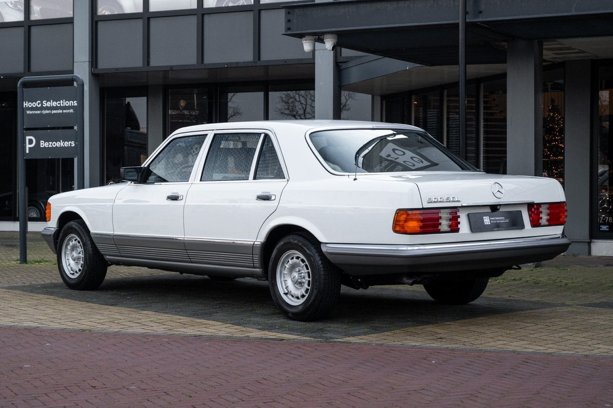 Mercedes-Benz S-Klasse 500 SEL ( W126 ) (bj 1984, automaat), Auto's, Oldtimers, 4973 cc, Zwart, Overige brandstoffen, Wit