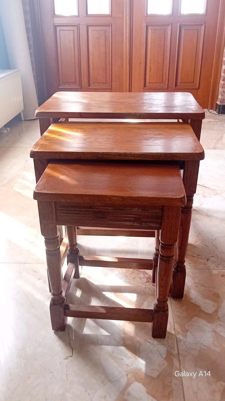 ​Lot de 3 tables gigognes en bois massif – Style rustique /, Enlèvement