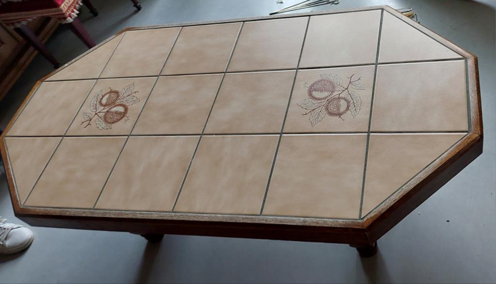 Table basse en chêne avec carrelage, 100 à 150 cm, Moins de 50 cm, Comme neuf, Enlèvement