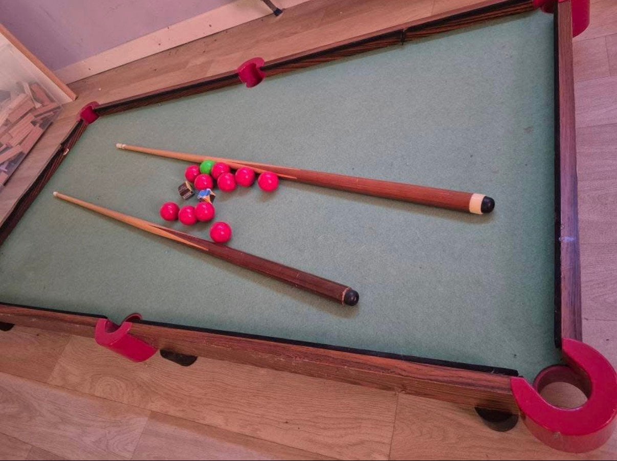 Billard pour enfant avec boules et queues, Sports & Fitness, Enlèvement, Utilisé, Table de billard