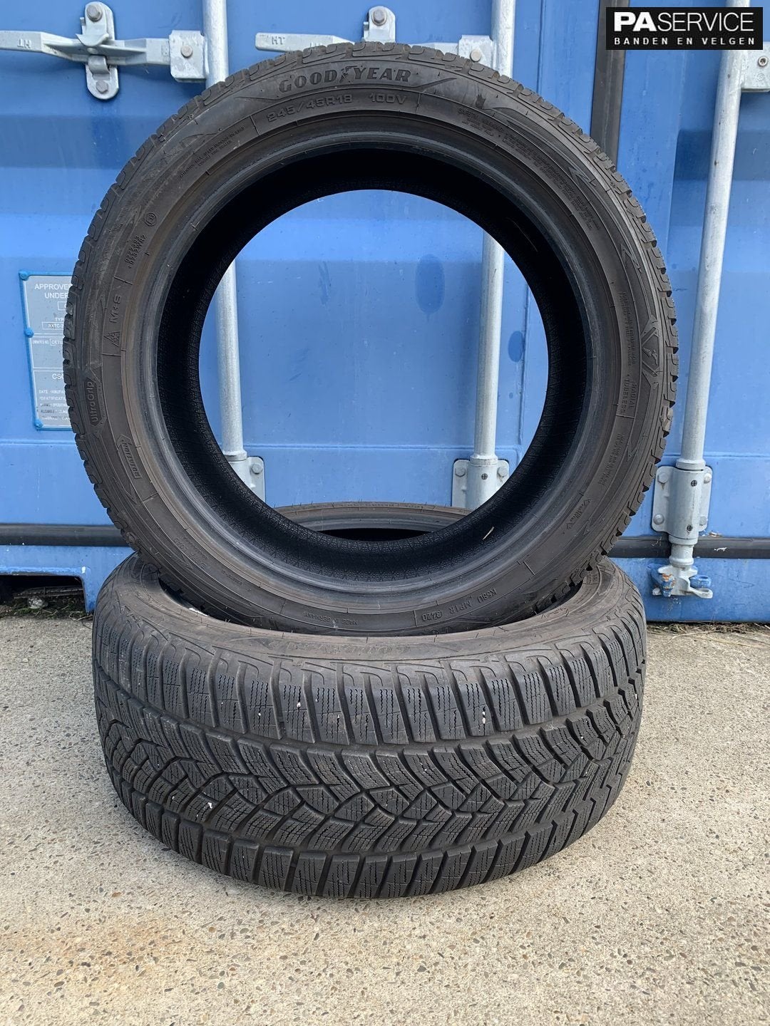 2x Goodyear 245 45 18 Winterbanden met 7,4 mm, Autos : Pièces & Accessoires, Pneus et Jantes, 245 mm, Pneus été, -