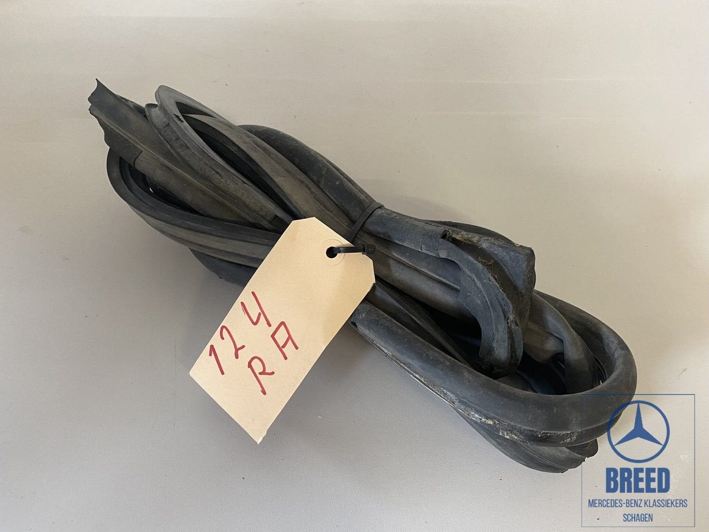 Deurrubber rechtsachter voor Mercedes-Benz W124 sedan, Utilisé, -, -, Enlèvement ou Envoi