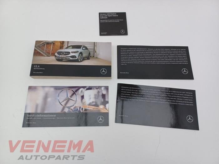 Instructie Boekje van een Mercedes GLA, Gebruikt, -, Ophalen of Verzenden, -