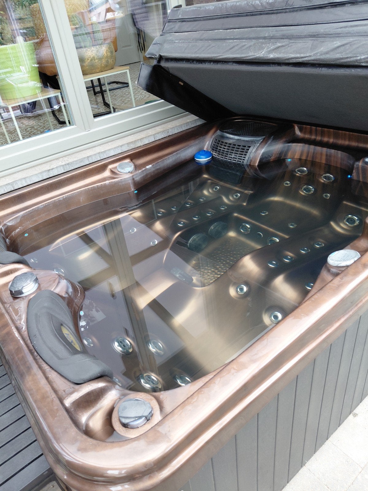 jacuzzi,  3 persoons . 2 ligplaatsen en 1 zitplaats, Tuin en Terras, Ophalen