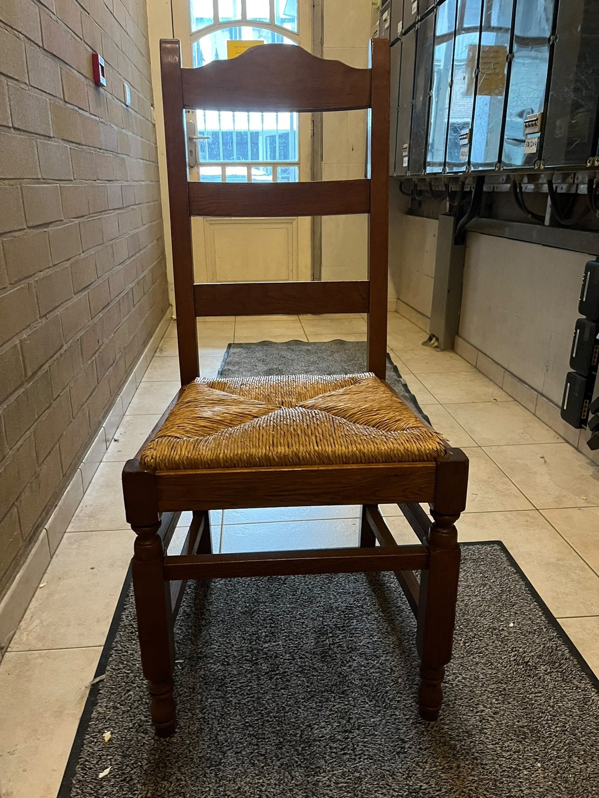 4 belles chaises de salle à manger classiques - GRATUITES, Enlèvement