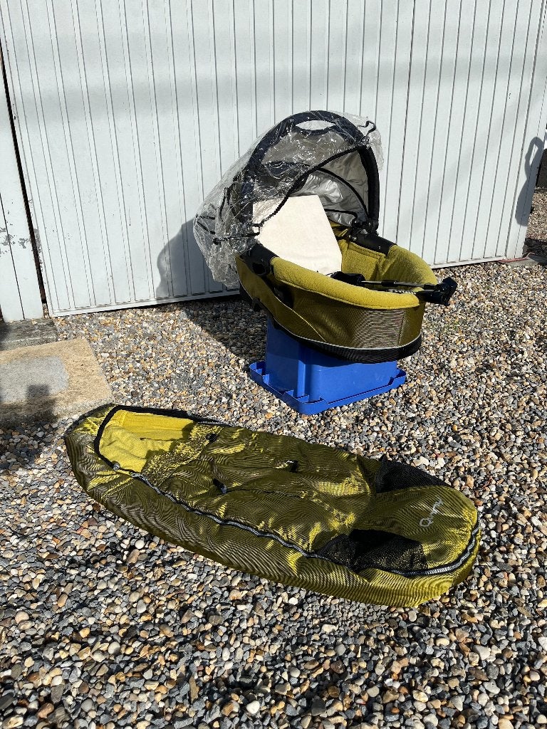 Quinny Dreami reiswieg / draagmand met regenhoes en parasols, Ophalen, Zo goed als nieuw, Quinny, Regenhoes