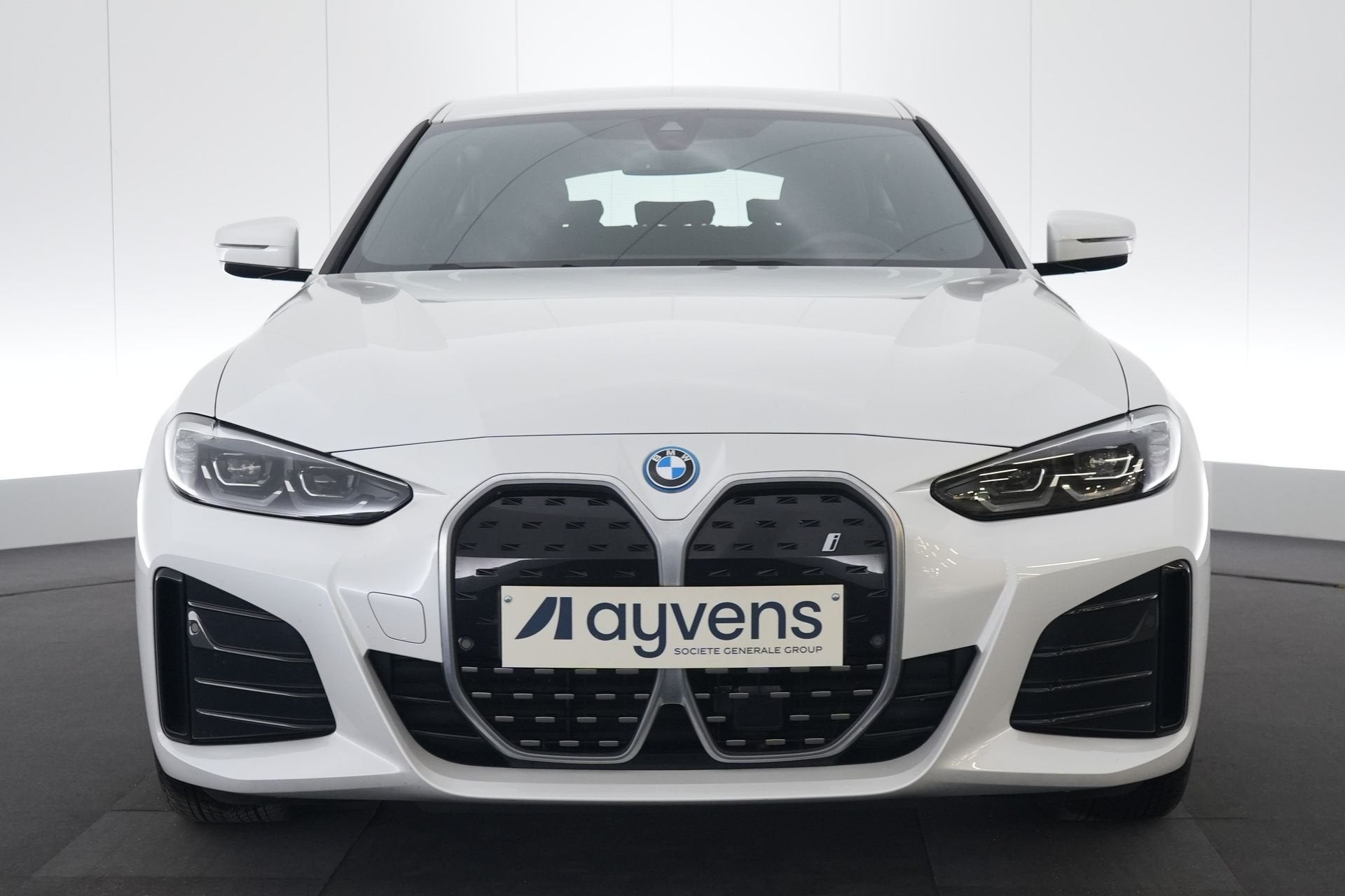 (2FFW570) BMW I4, Auto's, Achterwielaandrijving, Gebruikt, Alcantara, Wit