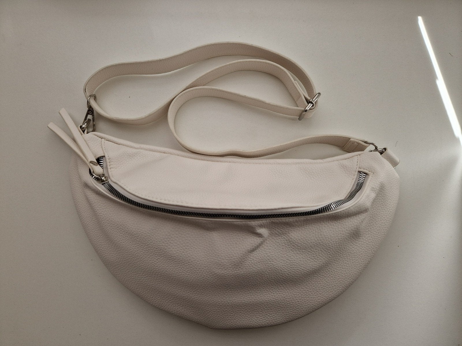 Sac banane en simili cuir blanc avec bandoulière, Ophalen of Verzenden, Zo goed als nieuw, Wit, Leer
