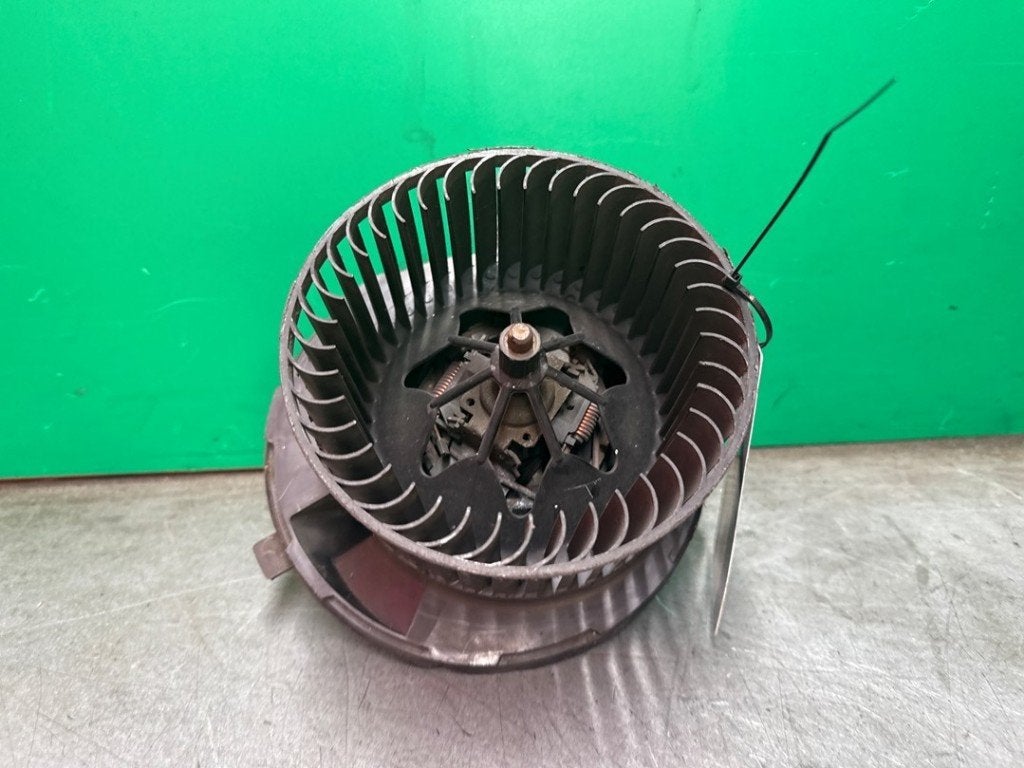 VENTILATEUR RADIATEUR MOTEUR Golf V (1K1) (|1K1819015|), Volkswagen, Valeo, Utilisé, 100, rue de Courcelles
75017  Paris, FR