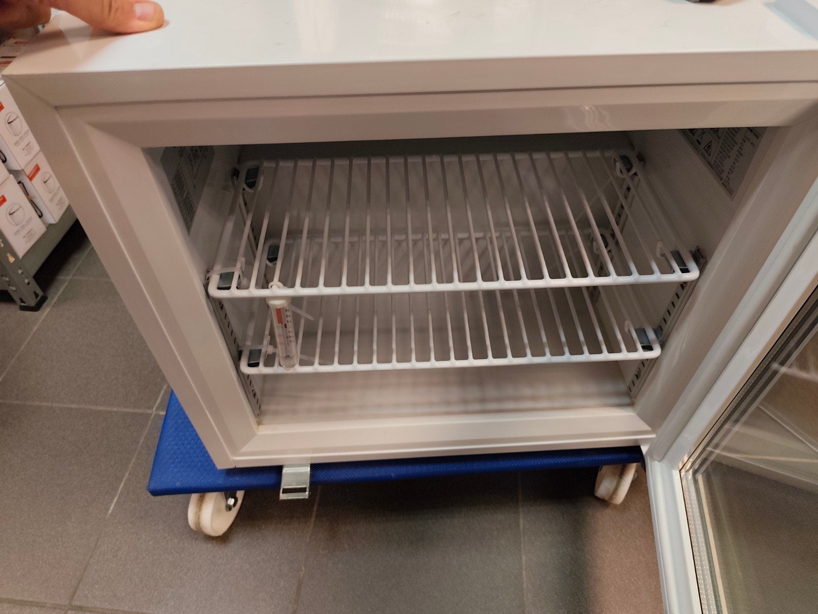 Vriezer tafelmodel, Ophalen
