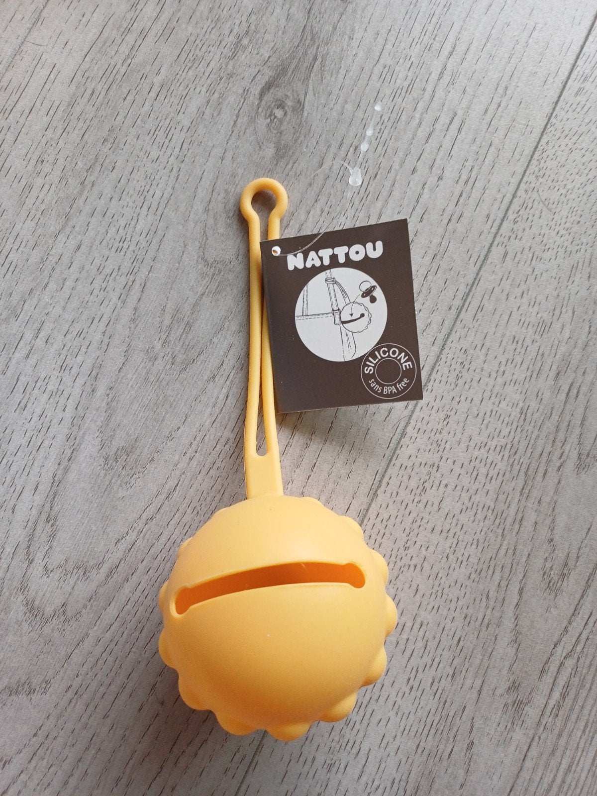 Nattou - fopspeenhouder, Enlèvement