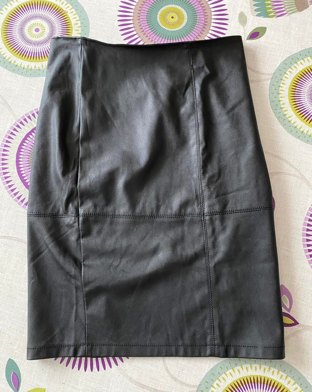 Zwarte rechte rok van synthetisch leer — ALLEEN maat S (36), Kleding | Dames, Rokken, Ophalen of Verzenden, Zo goed als nieuw