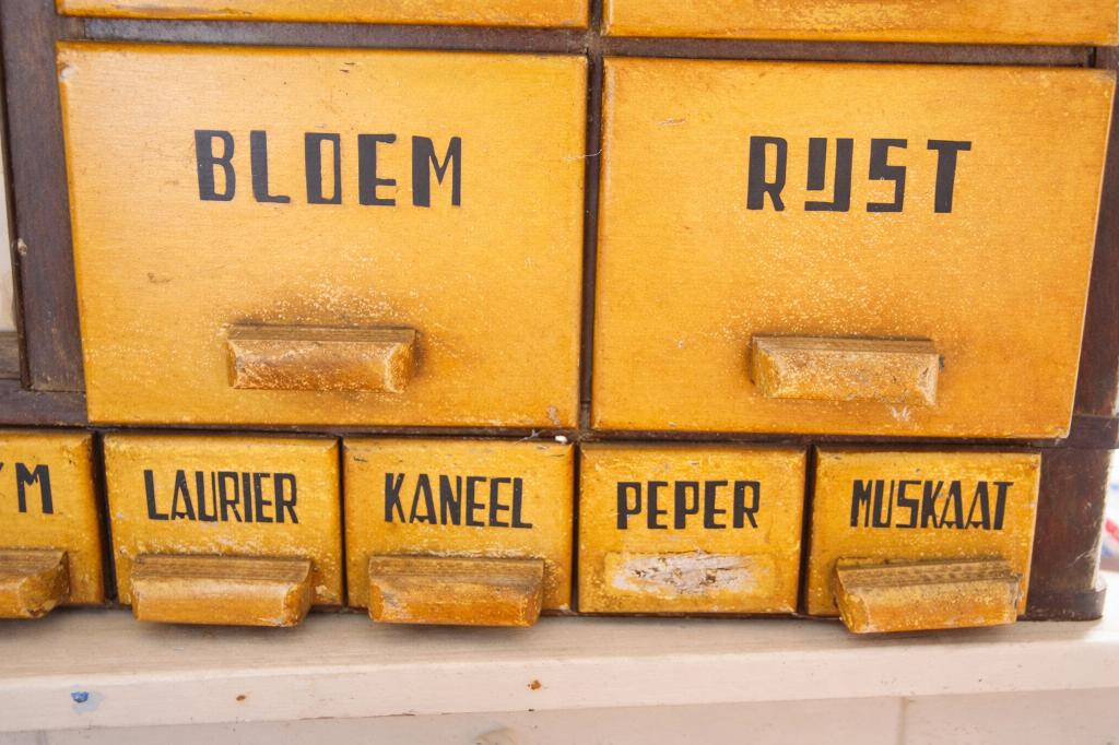 kruidenrekje antiek, Ophalen