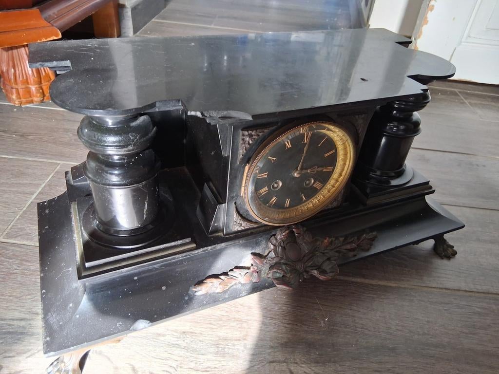Horloge ancienne, Enlèvement