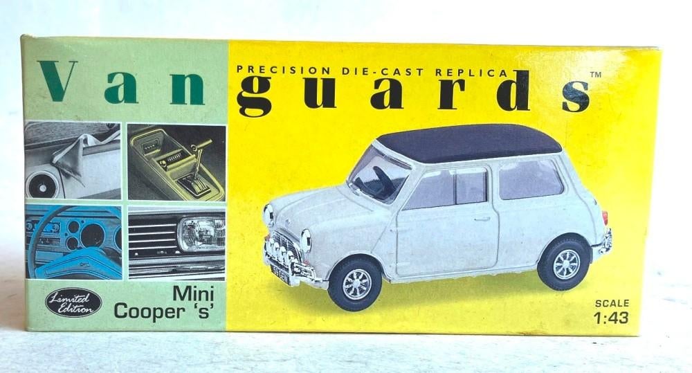 Mini Cooper S wit-zwart Vanguards VA25005., Hobby & Loisirs créatifs, Voitures miniatures | 1:43, Enlèvement ou Envoi, Comme neuf