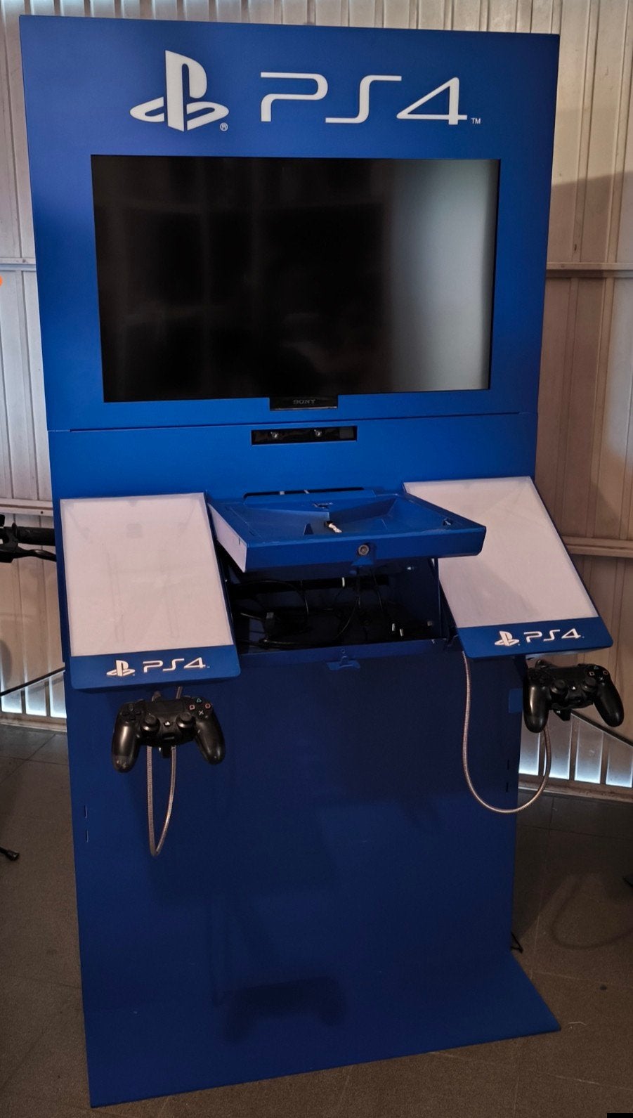 PS4 demopod kiosk, Games en Spelcomputers, Spelcomputers | Sony PlayStation 4, Ophalen, Gebruikt, Met 2 controllers