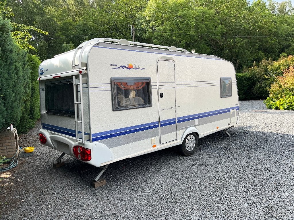 Caravane Tractable Hobby Prestige 495, avec lit français, Jusqu'à 4, Poêle, Hobby, Particulier