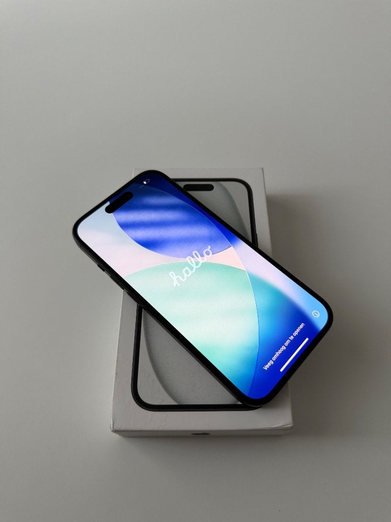 iPhone 15 128 Go noir, IPhone 16 Pro, 128 GB, Enlèvement ou Envoi, Comme neuf