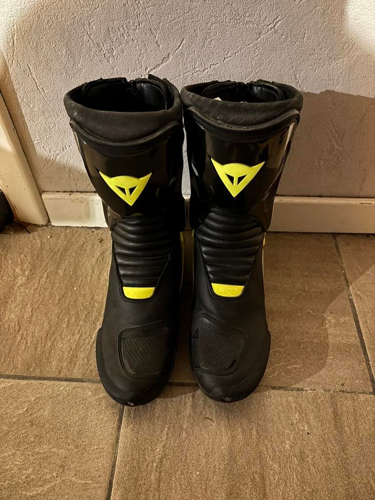 Dainese motor laarzen zwart geel maat 42 in goede staat, Motoren, Ophalen, Tweedehands, Heren, Laarzen
