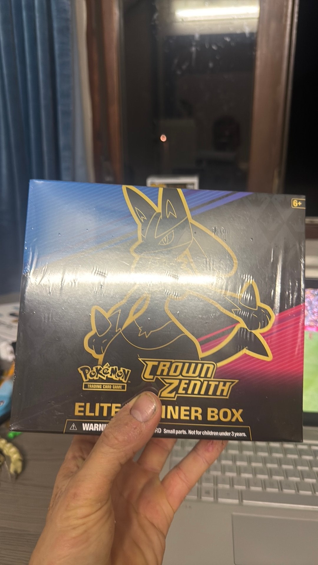 Crown zenith elite trainer box pokemon, Ophalen, Zo goed als nieuw