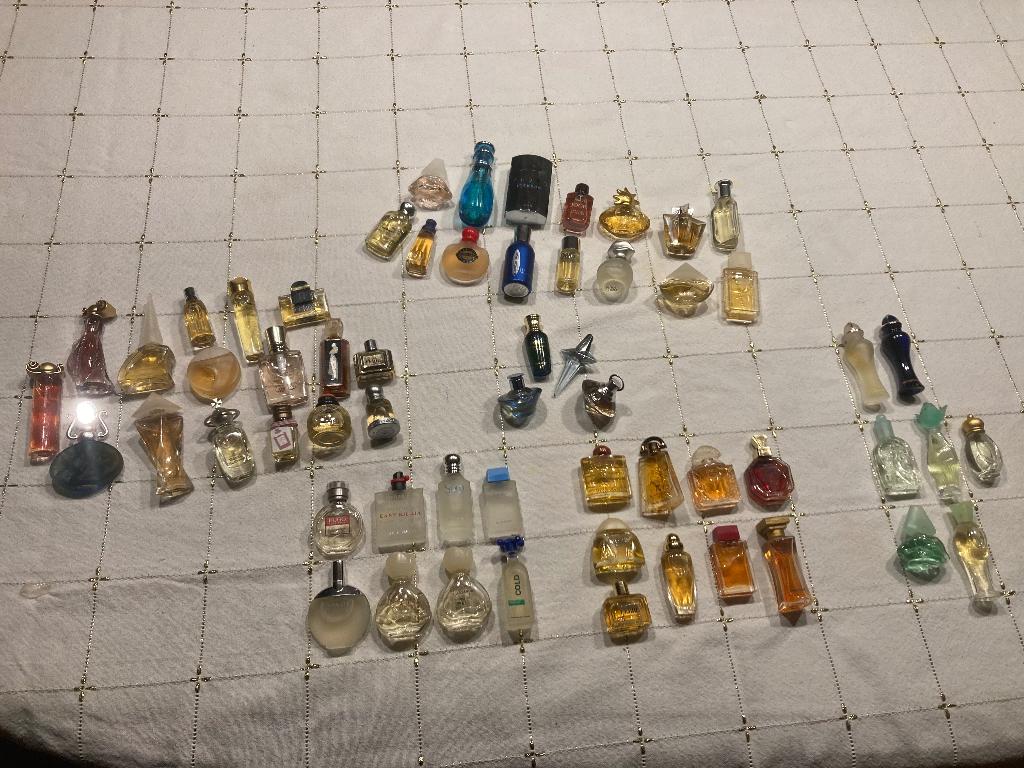 verzameling mini parfum flacons (ca. 60+ stuks), Collections, Parfums, Utilisé, Miniature, Plein, Enlèvement ou Envoi