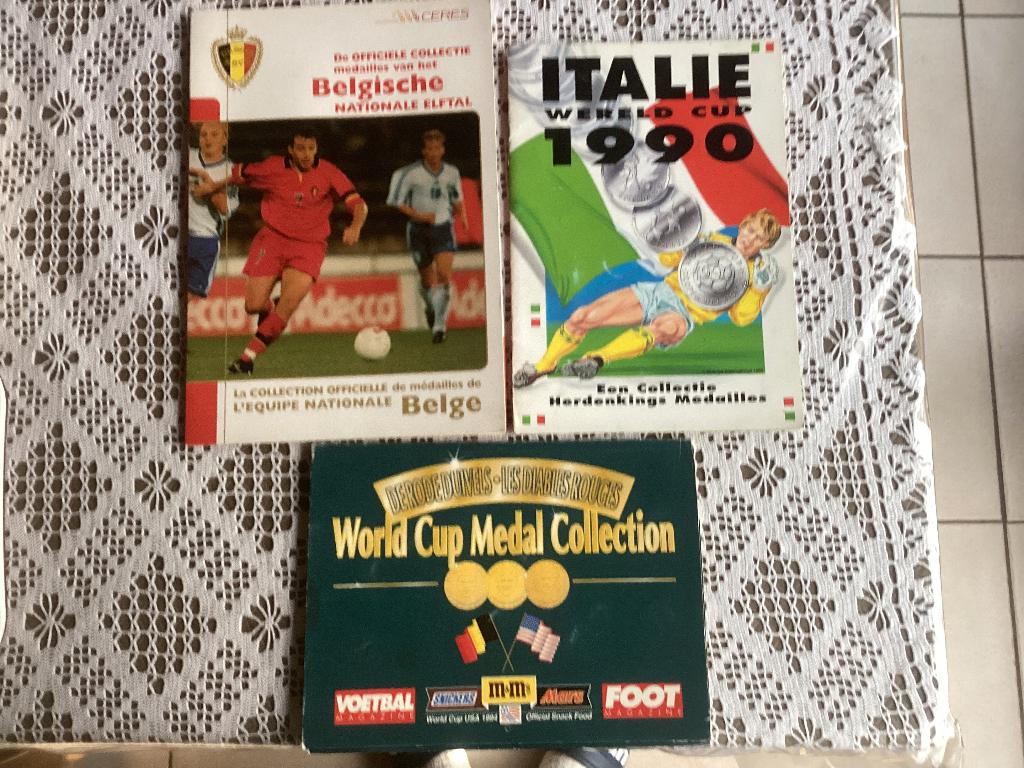 3 mappen met munten voetbal WK’s rode duivels, Verzamelen, Ophalen of Verzenden, Gebruikt