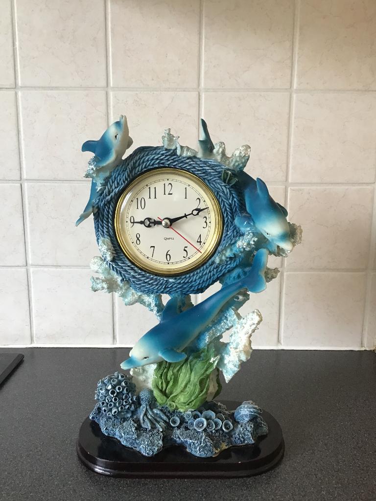Beeld dolfijnen met uurwerk., Ophalen, Zo goed als nieuw, Dier