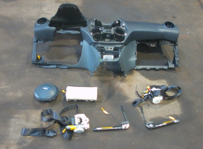 ENSEMBLE AIRBAG + TABLEAU DE BORD Ford Ka II, Henry-Ford-Straße  1
50735  Köln, DE, Ford-Werke GmbH, Kunden@ford.com, Ford