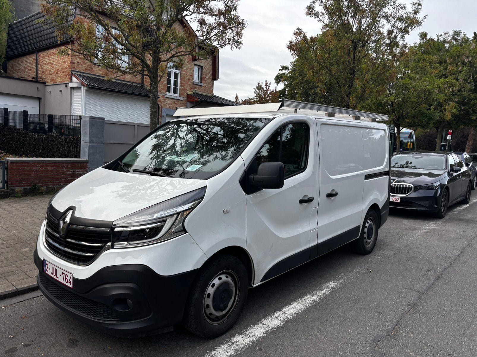 Renault Trafic 88 000 km automatique homologué, 6 portes, Euro 6, 3 places, Noir