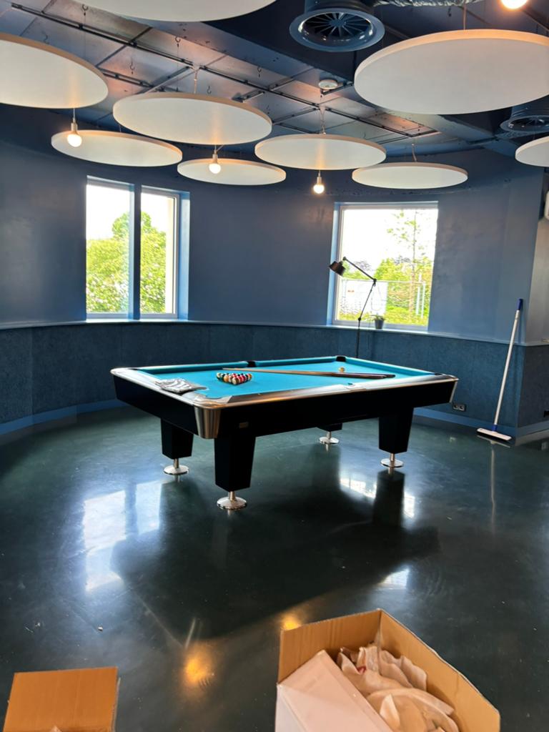Herstoffering of verhuizing, Ophalen, Zo goed als nieuw, Pooltafel