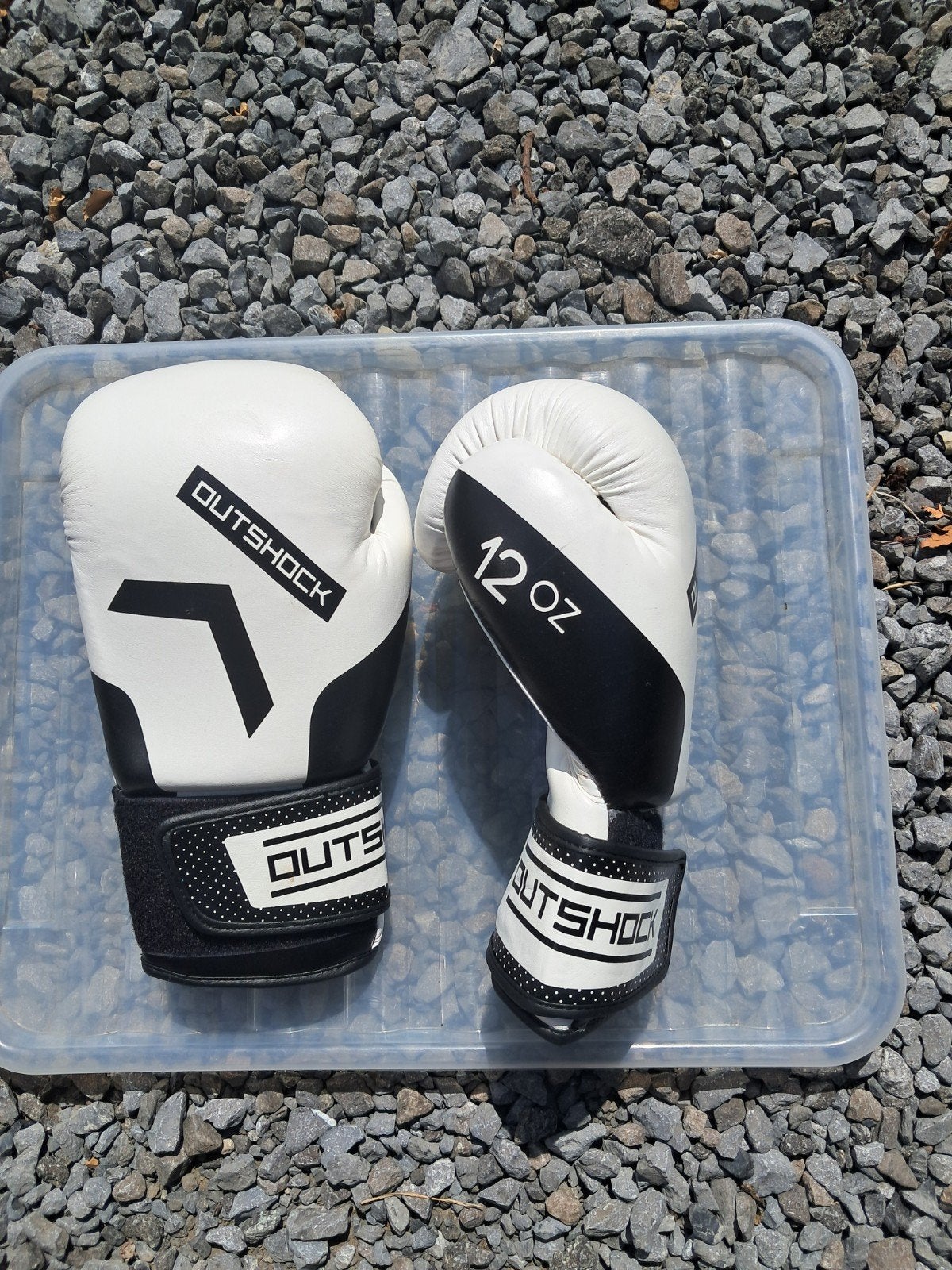 Bokshandschoenen outschock wit, Sport en Fitness, Boksen, Ophalen, Zo goed als nieuw, Bokshandschoenen