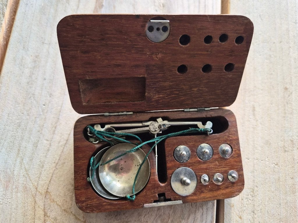 Klein oud Weegschaaltje, Ophalen