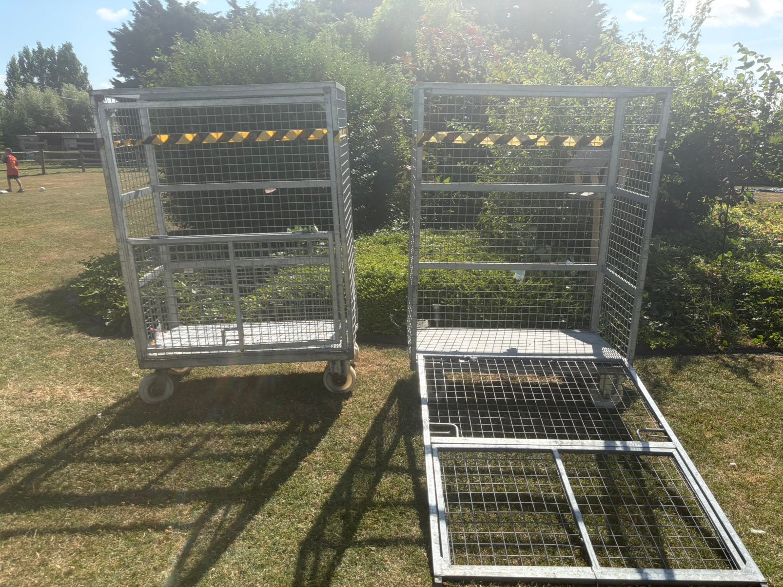 Metalen karren (wasserijrolcontainers), Ophalen