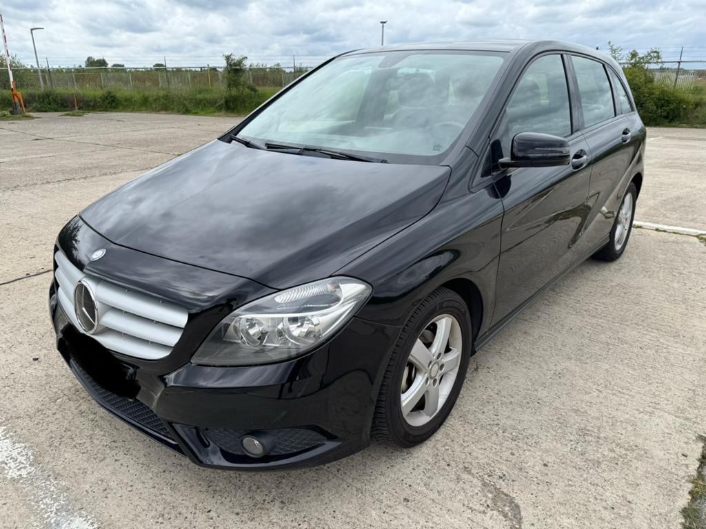 Mercedes B180 cdi automatiek in zeer goede staat, Auto's, Mercedes-Benz, Euro 5, Zwart, 4 cilinders, Zwart