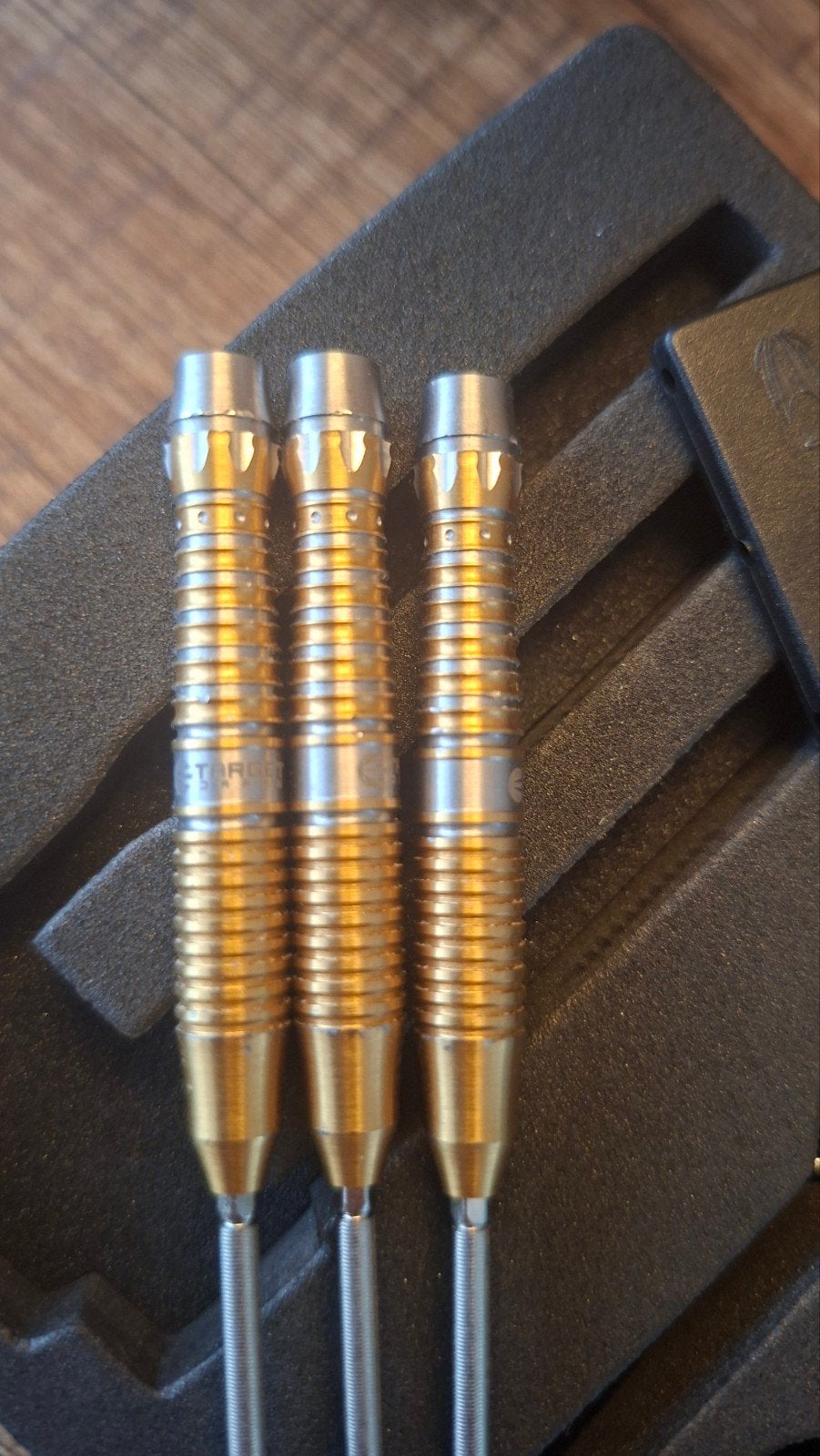 Target Japan 24gr Black marque Enzo, Sport en Fitness, Darts, Ophalen of Verzenden, Zo goed als nieuw
