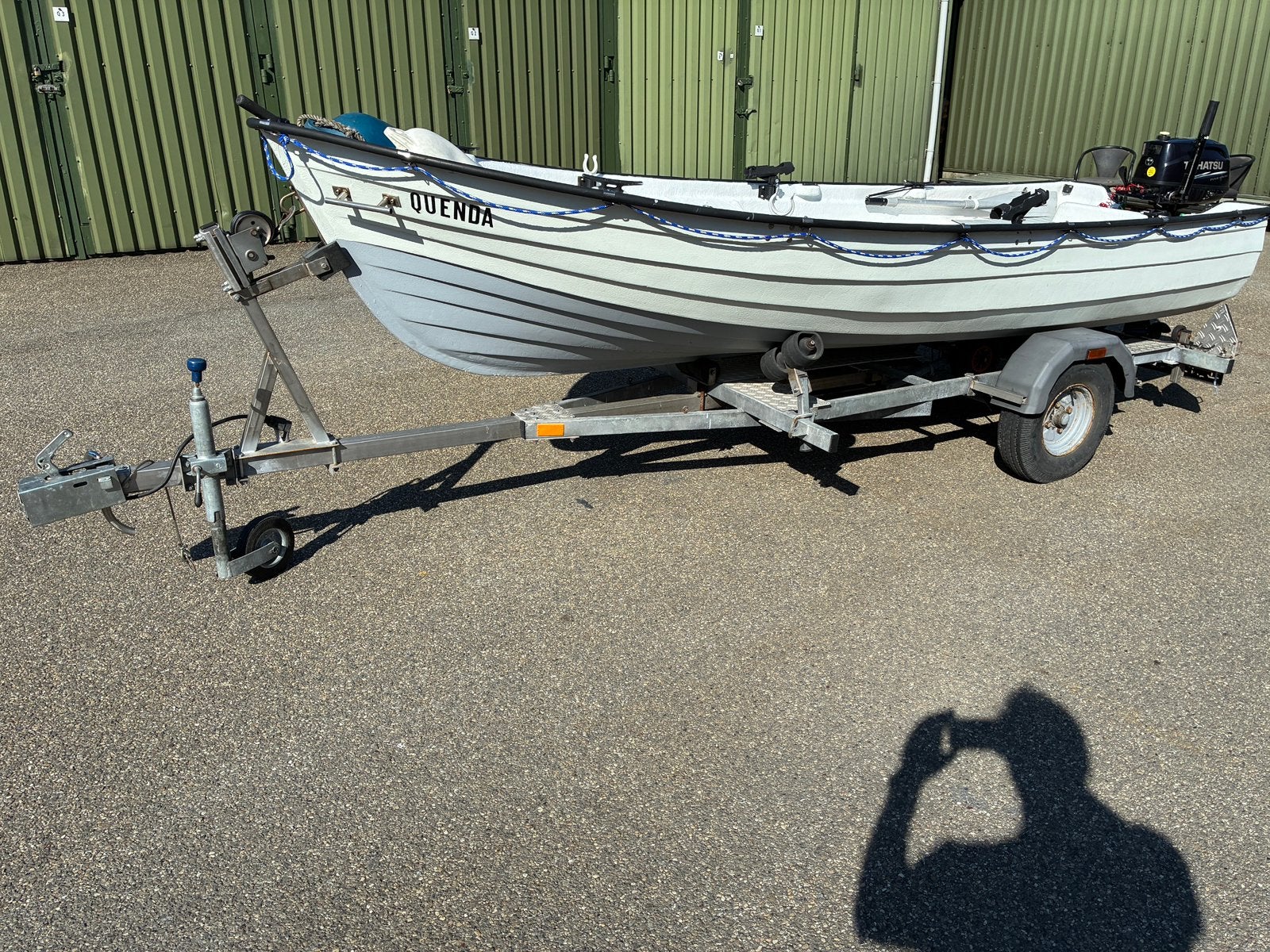 Vis/toerboot 4.10m + Tohatsu + trailer – vaarklaar, Watersport en Boten, Ophalen, 4 m, Tot 10 pk, 4 pk