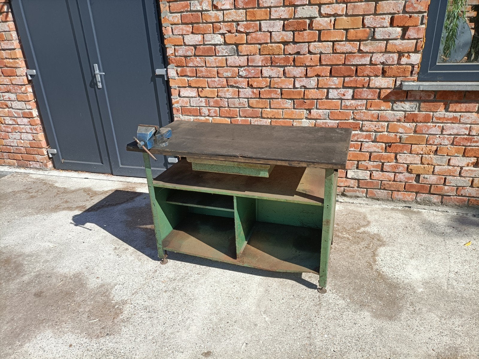 werkbank met bankschroef, Doe-het-zelf en Bouw, Werkbanken, Ophalen, Bankschroef