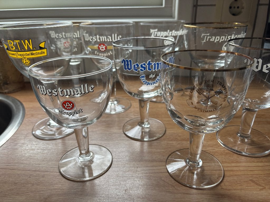 Lot de 9 verres trappistes différents Malle., Enlèvement ou Envoi