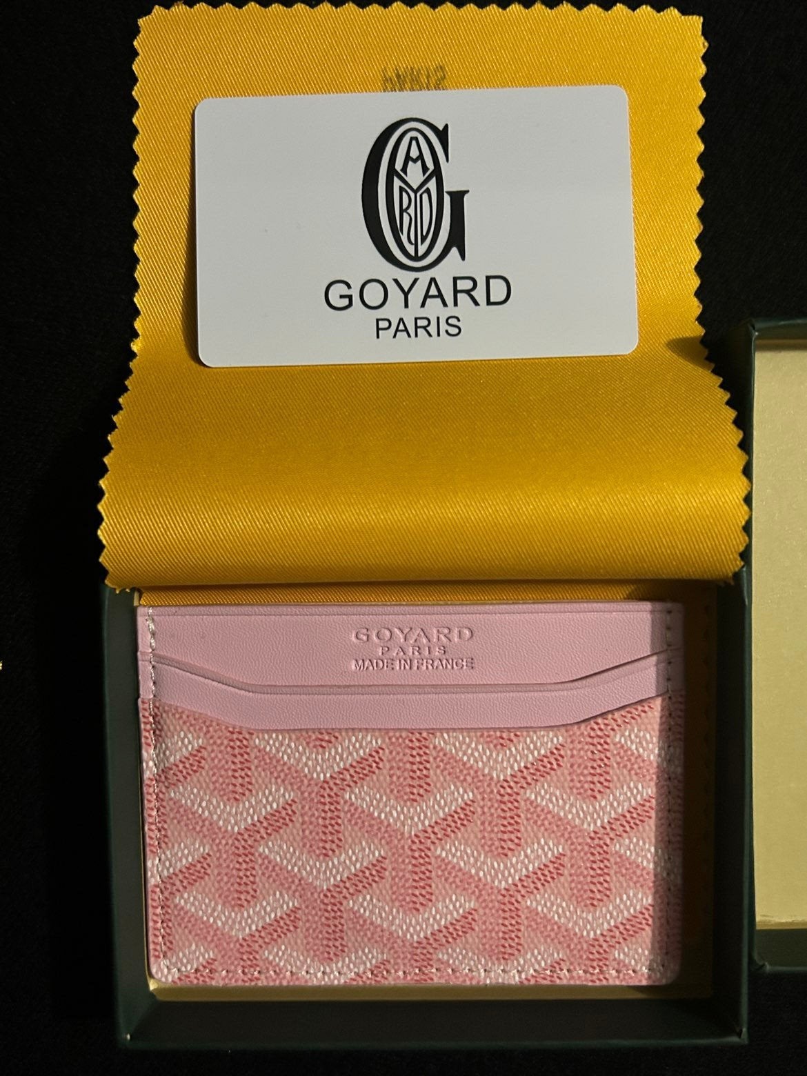 Portefeuille Goyard, Enlèvement