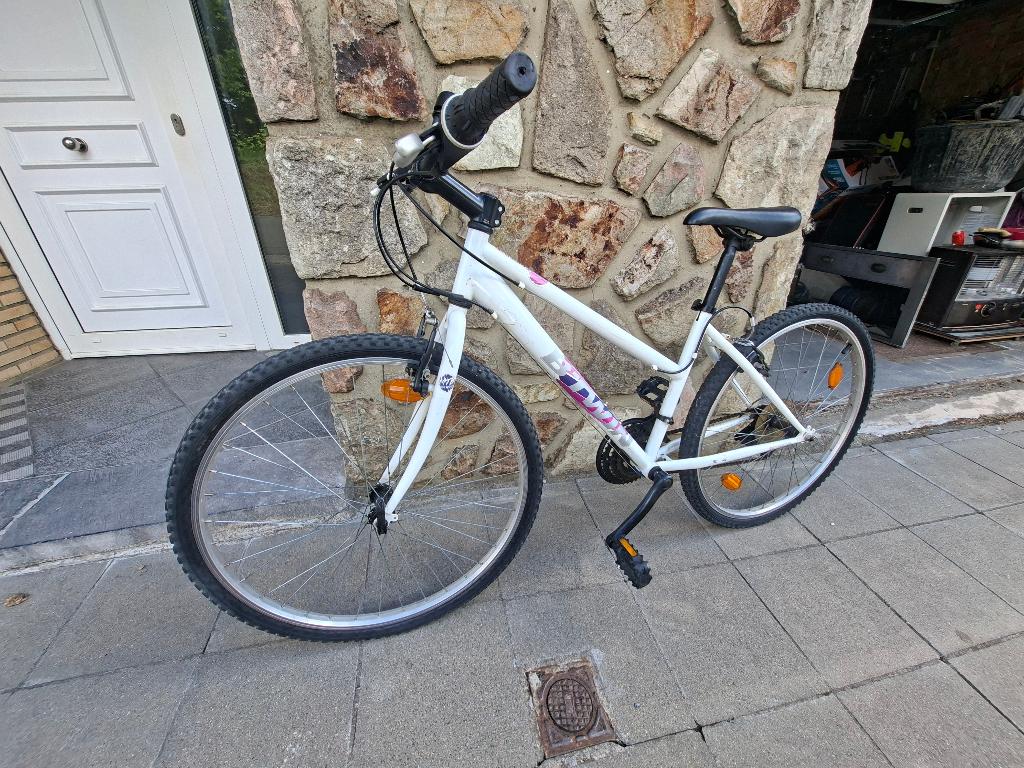 Un velo fille 20 pouces blanc, Vélos & Vélomoteurs, Frein sur jante, Comme neuf, 20 pouces, Enlèvement