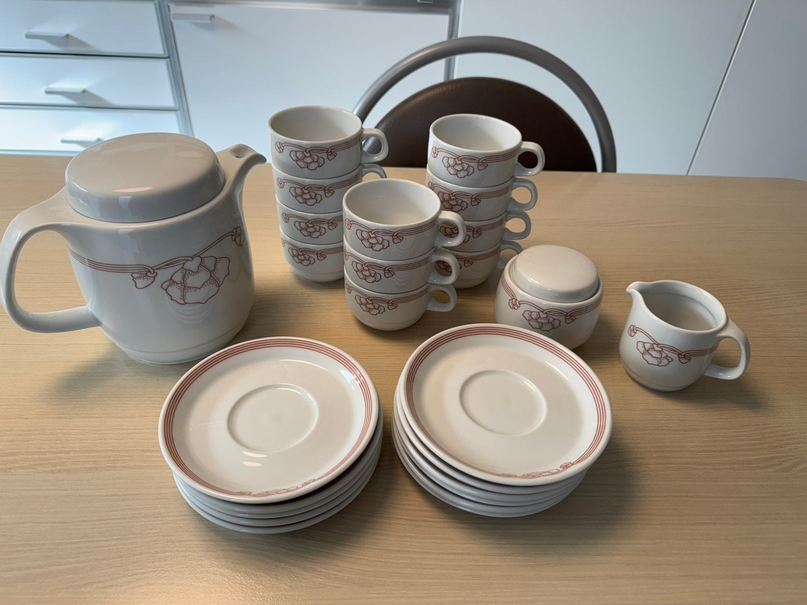 Compleet porselein servies, Ophalen