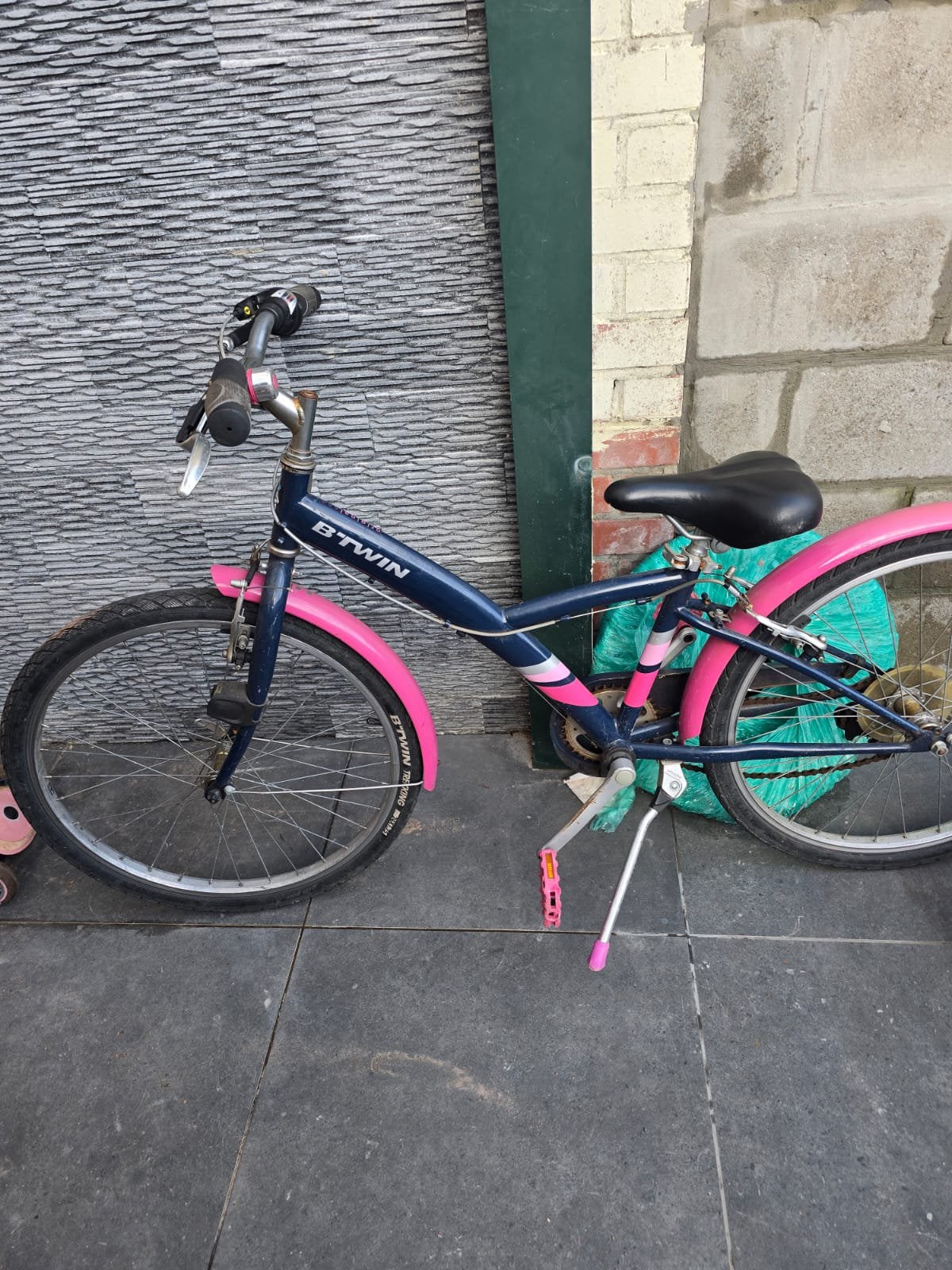 BTWIN kinderfiets 24 inch blauw/roze – leuke stevige fiets, Ophalen of Verzenden, Zo goed als nieuw, 24 inch
