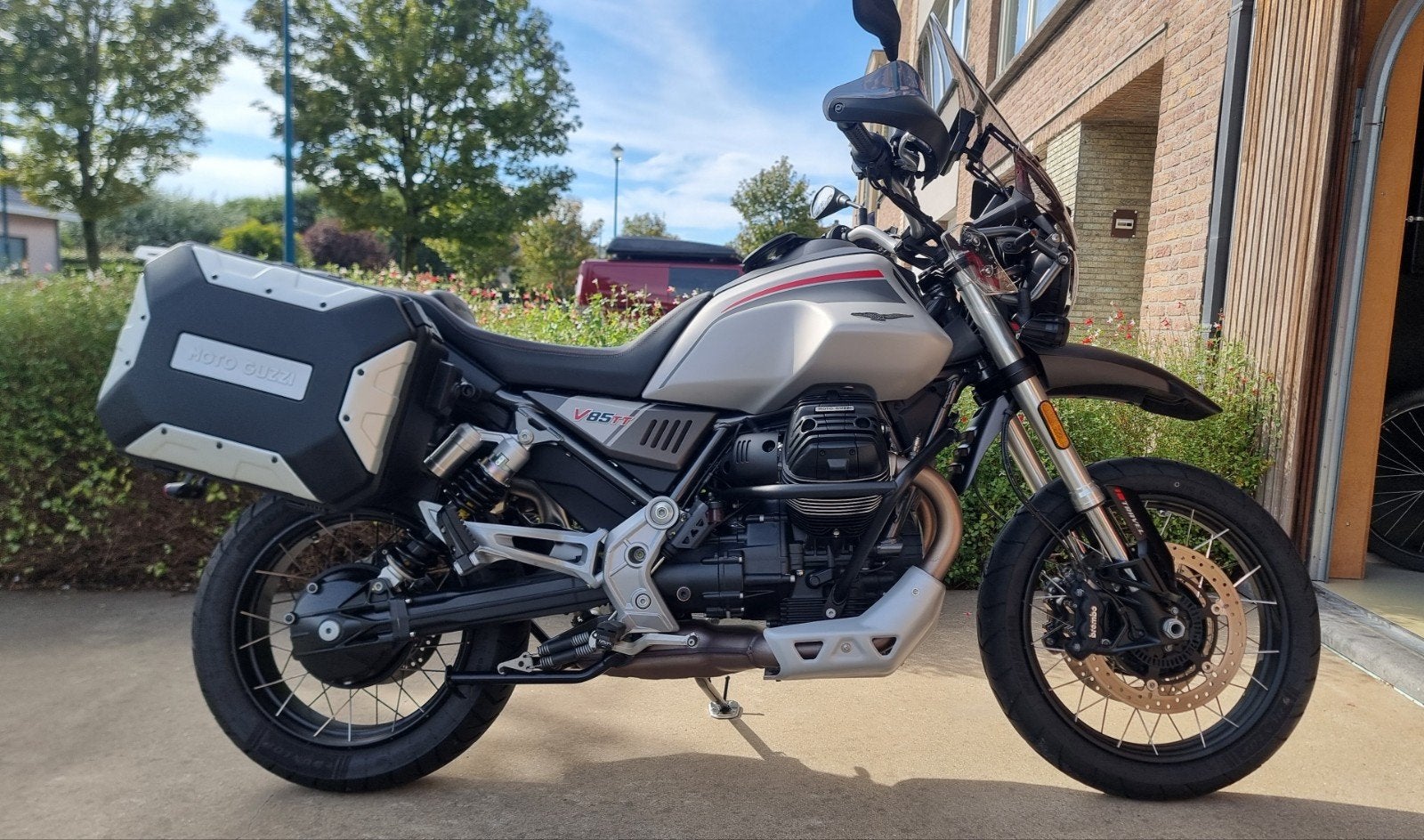 V85 tt Travel, als nieuw, slechts 7000km, Particulier