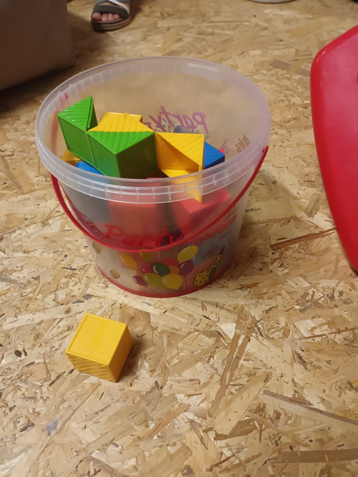 knutselblokken Tupperware, Ophalen
