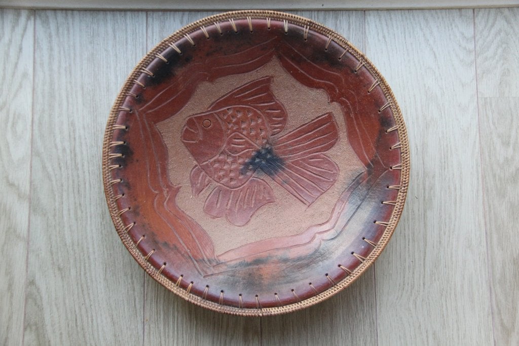 Plat en manguier gravé, Enlèvement ou Envoi, Comme neuf, Rond, Bois