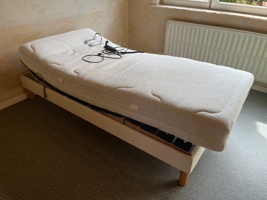 BED van 90x200 cm met verstelbare bedbodem Elec., Huis en Inrichting, Ophalen, 90 cm, Eenpersoons, 200 cm