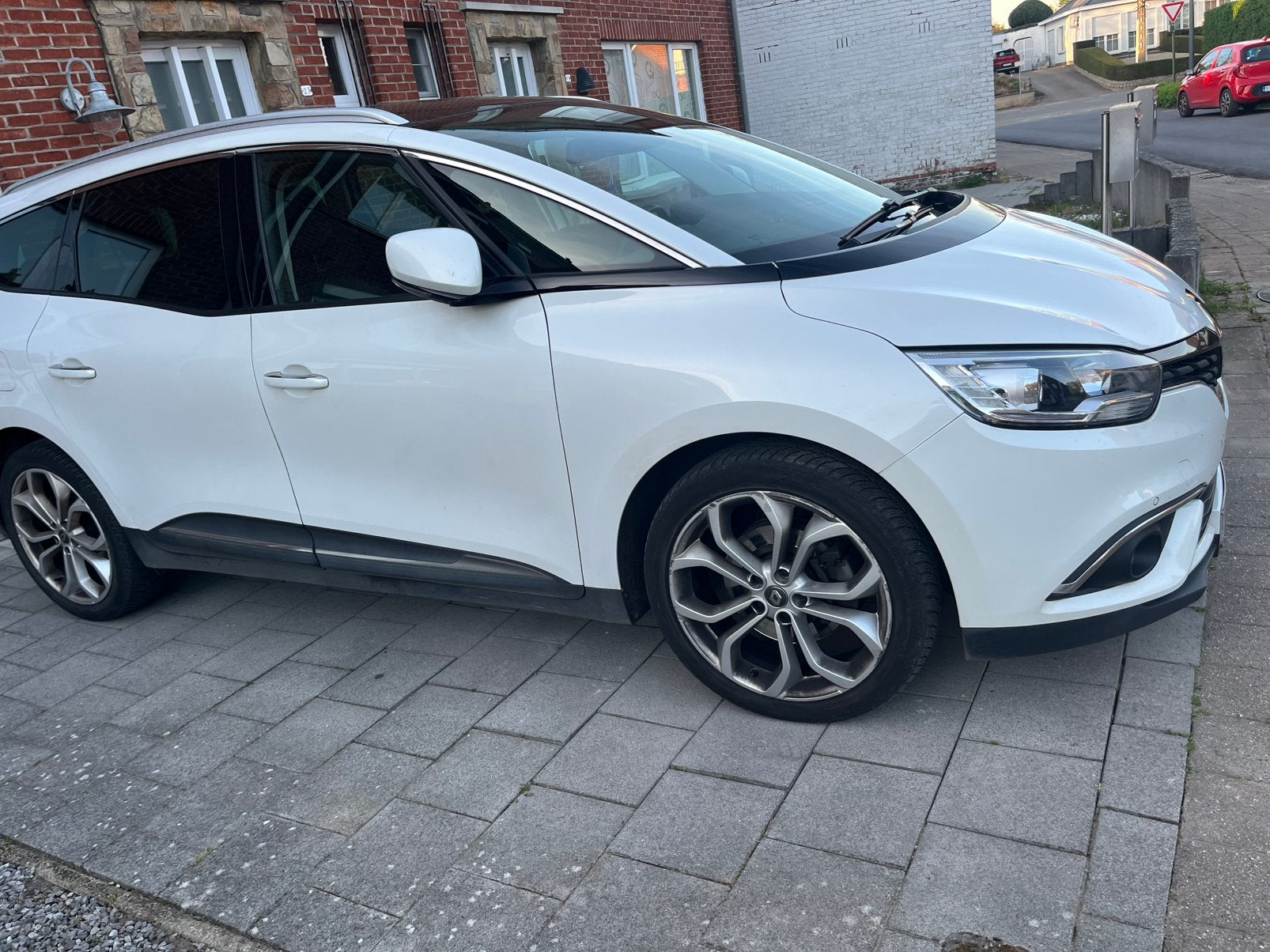 2020 Renault Grand Scenic 1.7 BLUE dCi BOSE-Edition, Auto's, Renault, Particulier, Grand Scenic, Achteruitrijcamera, Adaptieve lichten