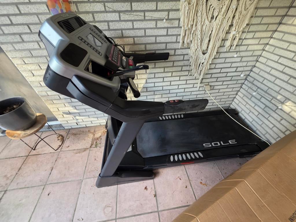 Sole F63 Loopband met hellingsfunctie, Sport en Fitness, Ophalen, Gebruikt, Metaal, Loopband
